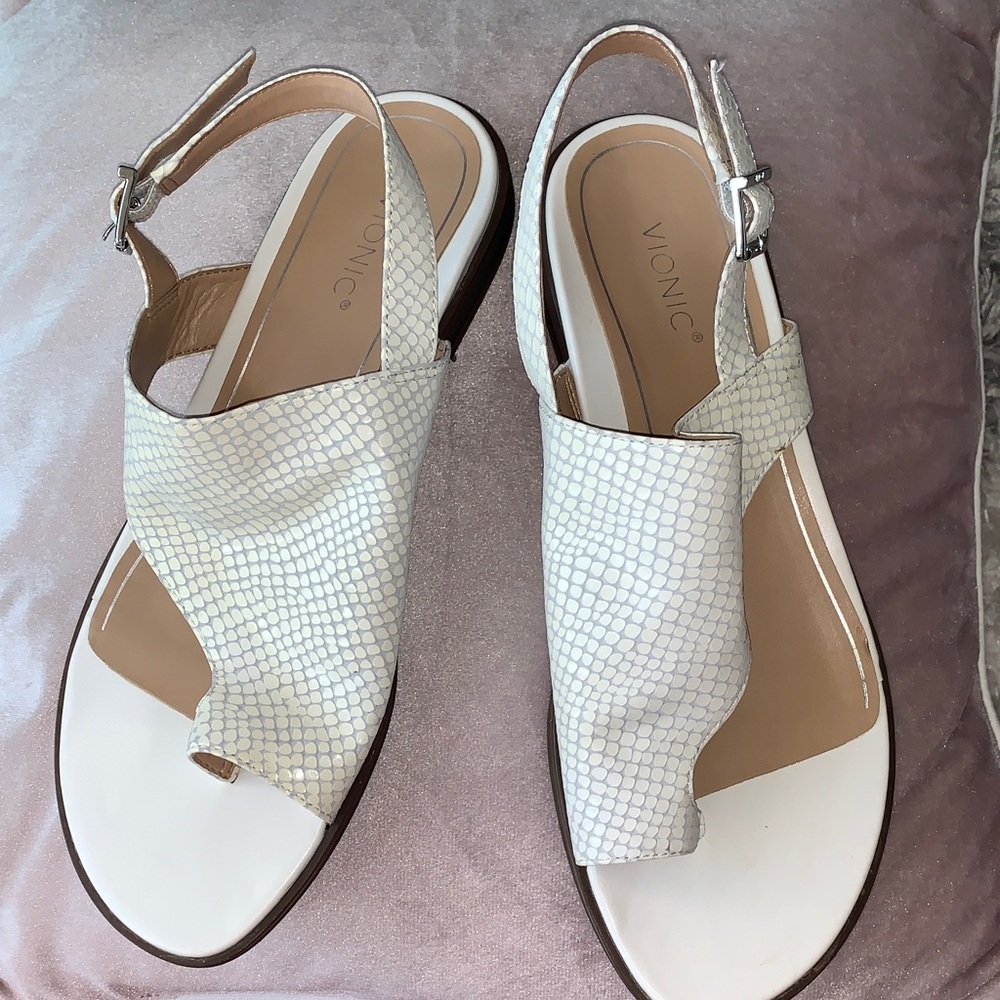 Vionic Women's White Leather Sandals